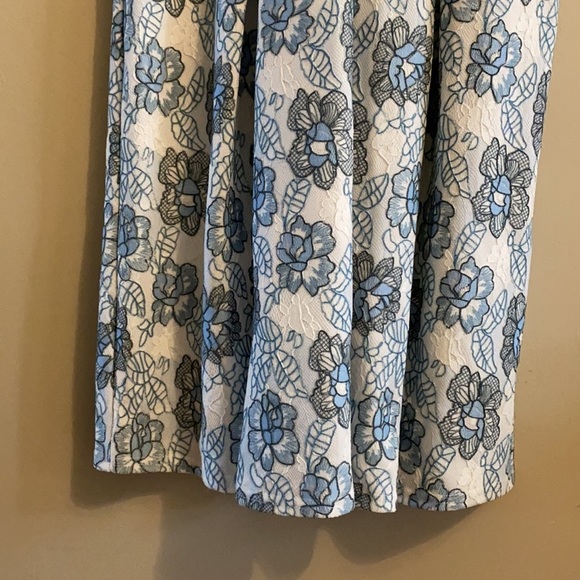 Francescas Lace Blue & White Halter Long Formal Dress - Picture 5 of 9